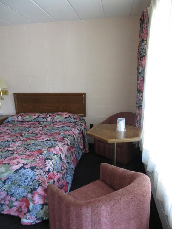 Parkway Motel Ниагара-Фолс Экстерьер фото